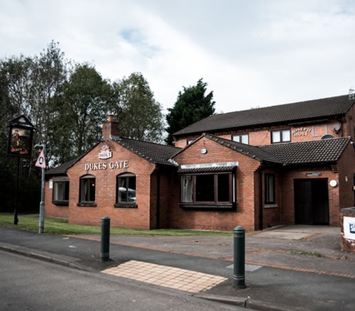 dukes gate pub in little hulton
