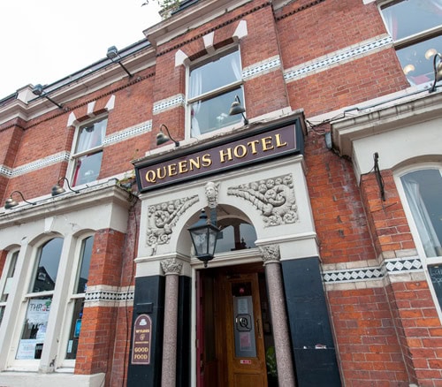 queens hotel pub in hyde