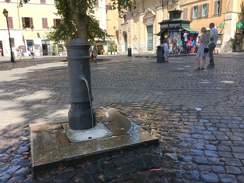 Qué ver en Trastevere - Roma - Fuente pública