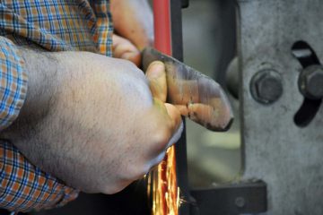 bladesmithing-fall-2016_29401426753_o Grinding a blade