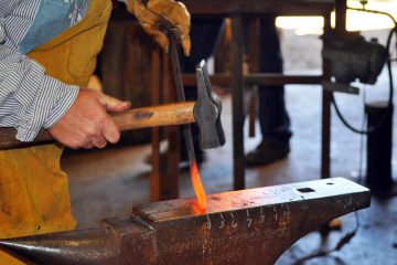 bladesmithing-fall-2016_29944537621_o Hammering hot steel
