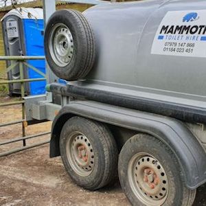 build portable toilet cleaning