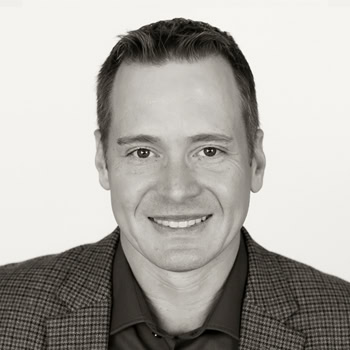 Robbie Carlson headshot