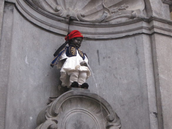 5 Photo of the Day: Belgian “Little Man” Pees