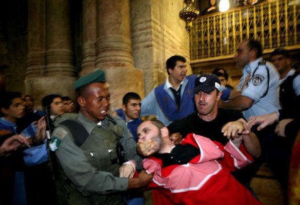 MIDEAST-JERUSALEM-RELIGION-HOLY SEPULCHRE-CONFLICT Photos of the Day: Jesus’ Tomb is Finally Getting Repairs, Delayed for 200 Years Over Inter-Christian Rivalry