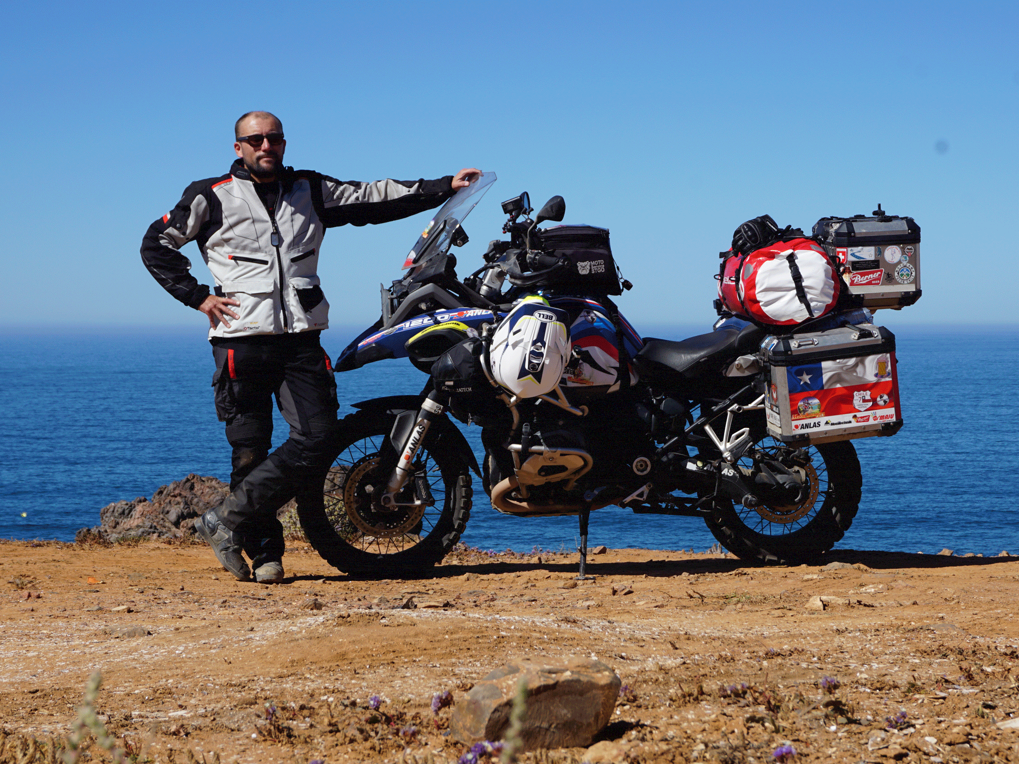 Alvaro Rojas en su moto Alvaro Rojas con su BMW 1200 GS Adventure