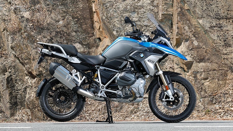 Moto BMW R1250GS Moto BMW R1250GS on the road