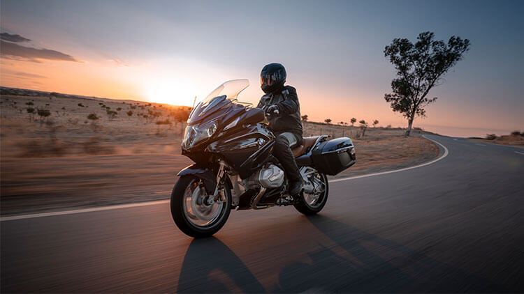 BMW R1250 RT Moto BMW R1250 RT on the road