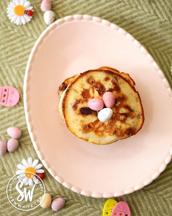 mini egg pancakes in the 25 Recipes Using Mini Eggs round up