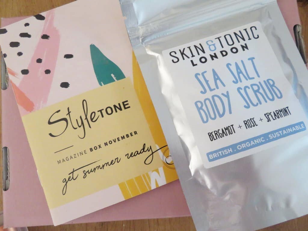 Sea salt body scrub van Skin & Tonic Londen in de styletonebox juni 2019