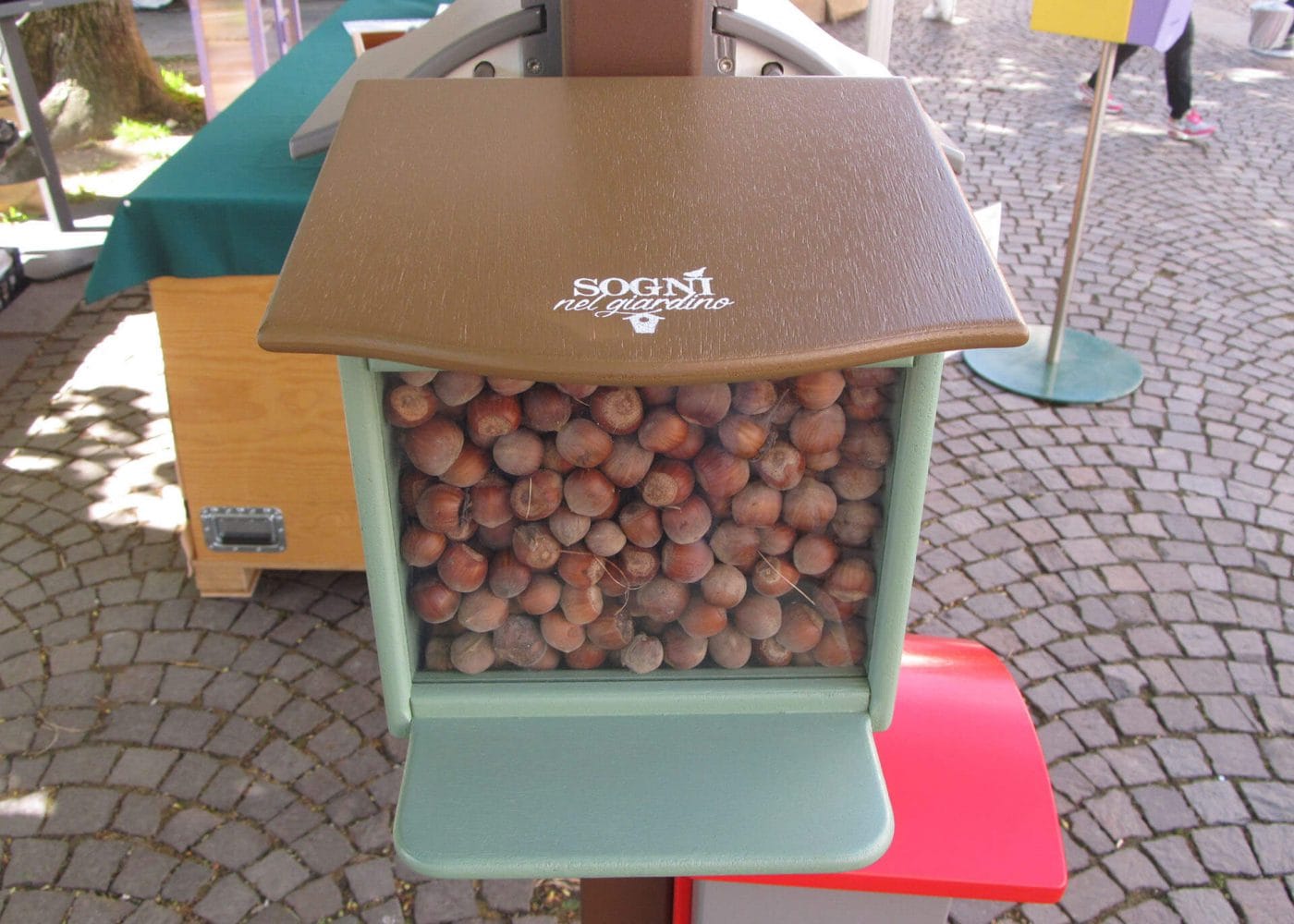 mangiatoia scoiattoli