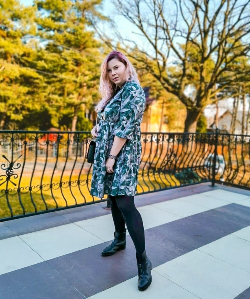 moda plus size: sukienka butelkowa zieleń