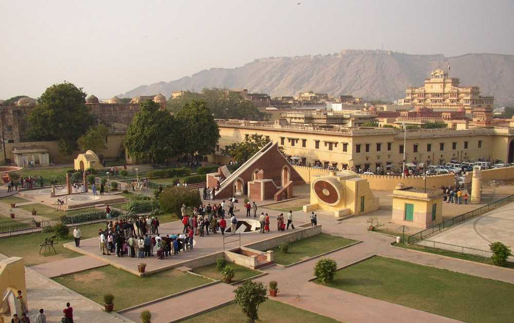 golden triangle holidays jantar mantar jaipur