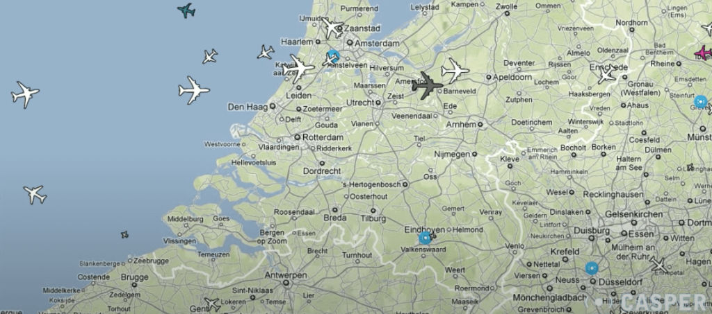 Une section de carte montre le Royaume-Uni et l'Europe centrale dans le radar aéroporté de CasperFlights.