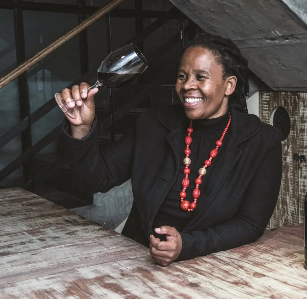 Ntsiki Biyela, a primeira-dama do vinho sul-africano Ntsiki Biyela, a primeira-dama do vinho sul-africano