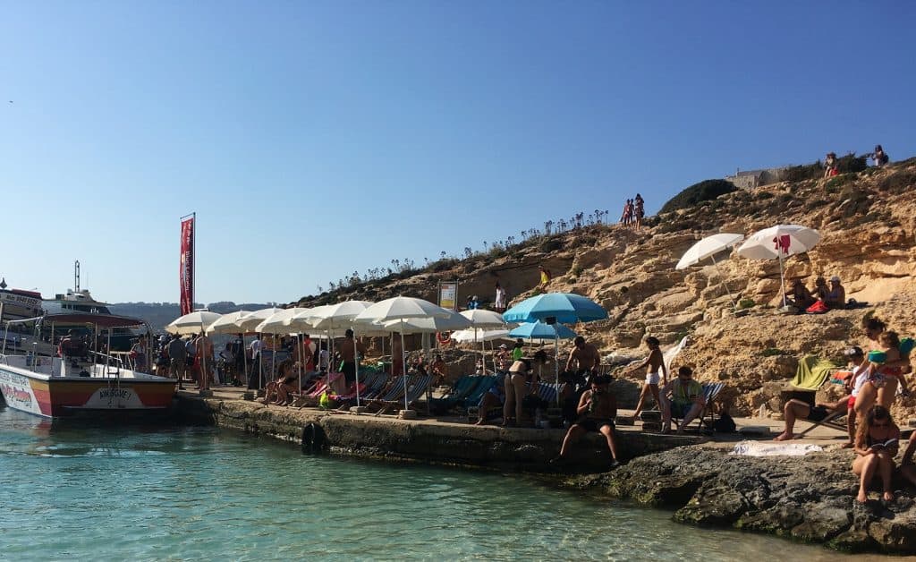Comino Blue Lagoon: this is the amount of people still hanging around the blue lagoon just minutes before the last boats