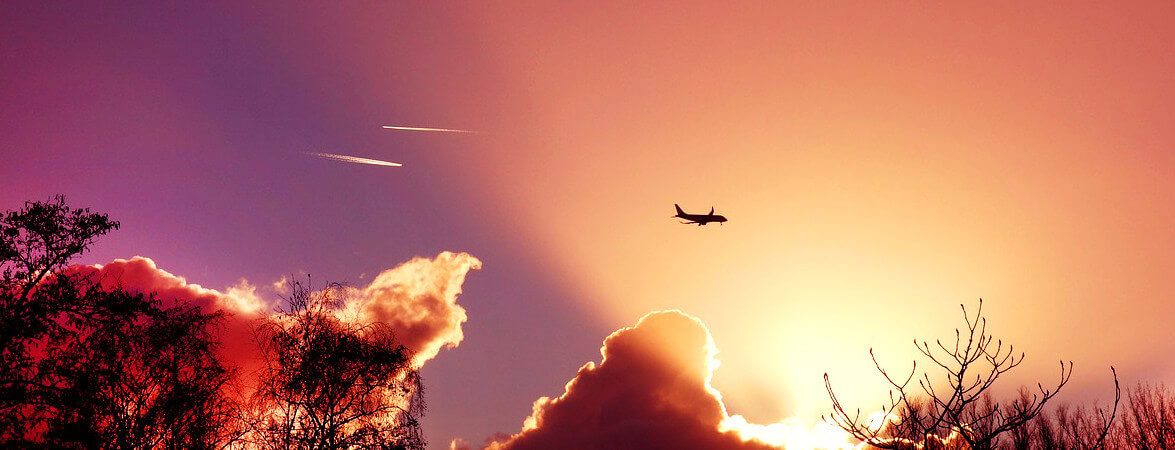 Rastreamento de vôo: Avião no céu (Imagem)