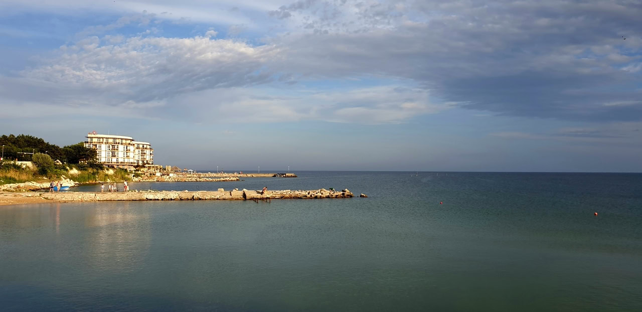 Hotel nad brzegiem morza czarnego