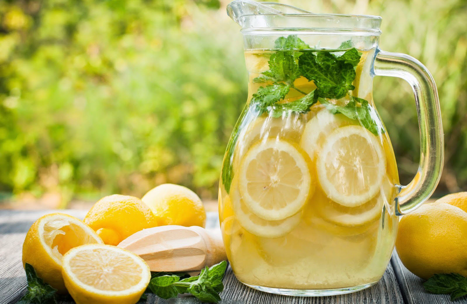 Benefícios do Suco Detox de Limão | Dicas de Saúde Benefícios do Suco Detox de Limão