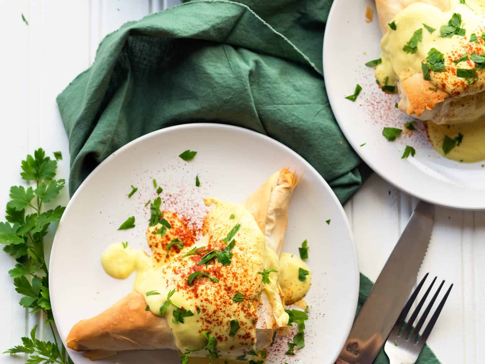 Need a fun brunch recipe? These Tofu Benedict Fillo Pockets are equal parts fancy and delicious! With an easy #vegan Hollandaise sauce. #dairyfree #eggfree