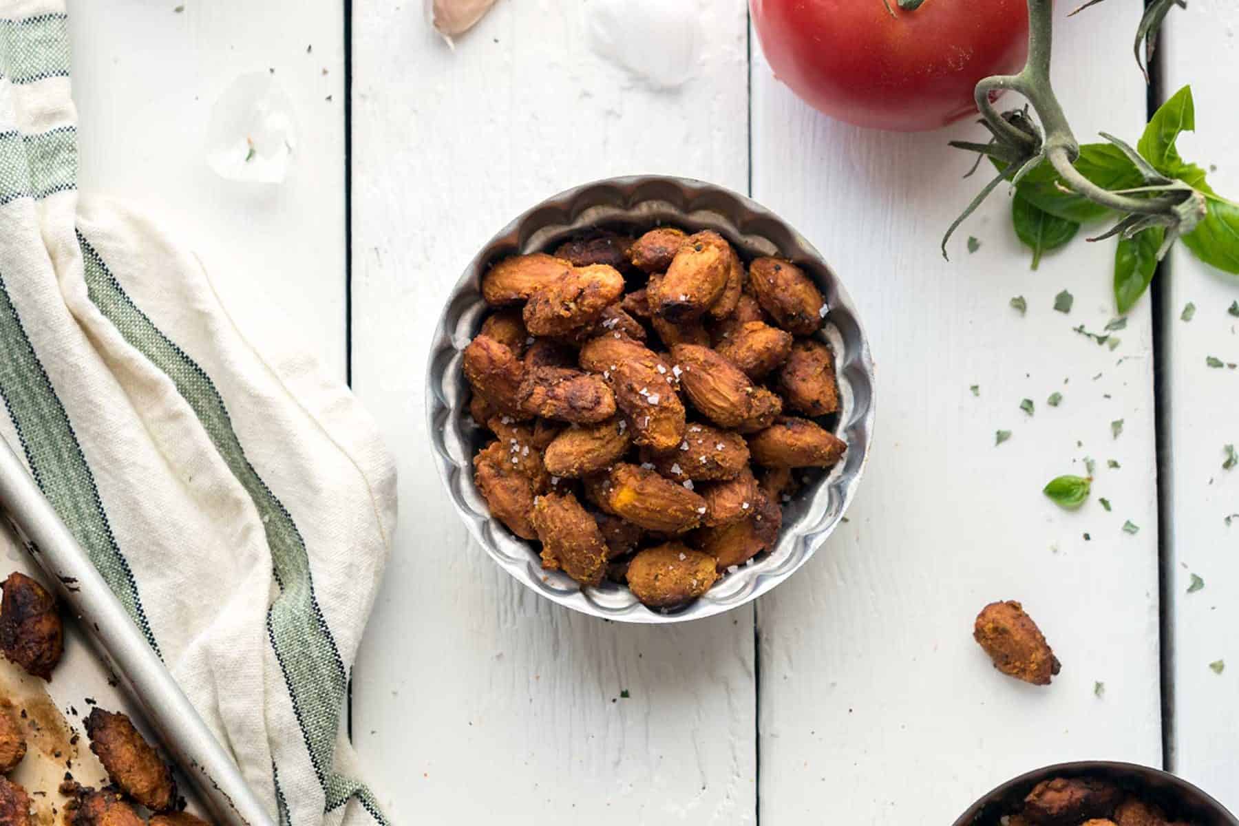 Pizza-Roasted Almonds! Has 8 ingredients, is easy-to-make, and an absolutely delicious, healthy snack! Vegan, Gluten-free, Soy-free #veganyackattack