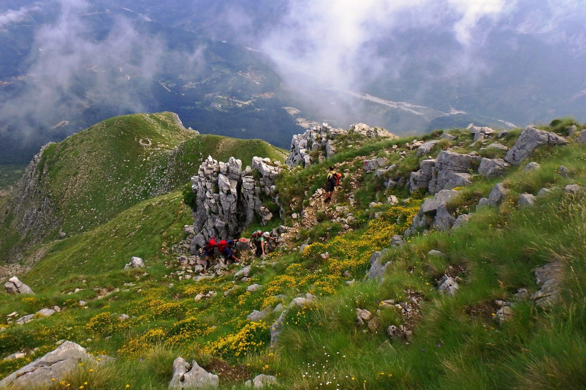 The begining of a trail to the top of Stroggoula from Pramanta, Tzoumerka