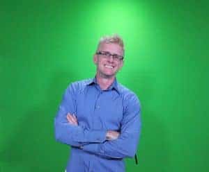 Orlando Greenscreen headshot photo booth original photo. A participant against an Orlando green screen headshot photo booth green screen headshot photo lounge.