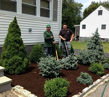landwork-contractors-team-working-on-a-mulch