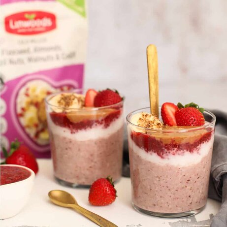 Peanut Butter and Jam Overnight Oats by @dumbbellsandoats