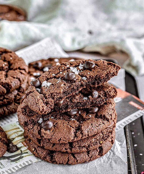Double Chocolate Chip Cookies by @peachypalate