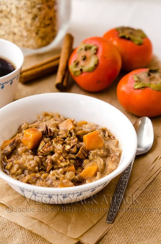 This breakfast of pecan persimmon oatmeal is warm, aromatic, filled with sweet persimmon, plus crunchy pecans and spices. Delicious and quick! #vegan #oatmeal #breakfast