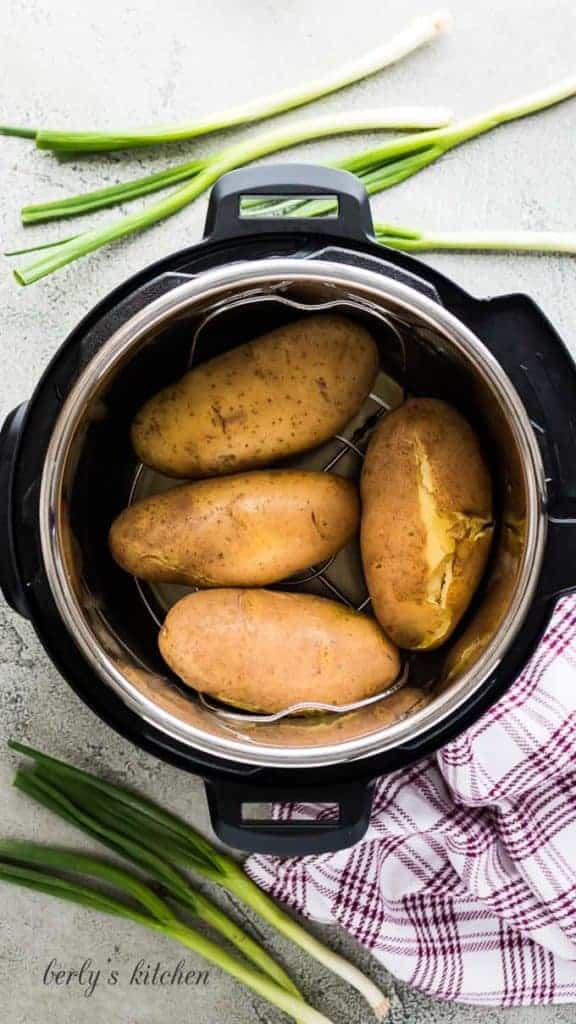 The baked potatoes have cooked and are ready to serve.