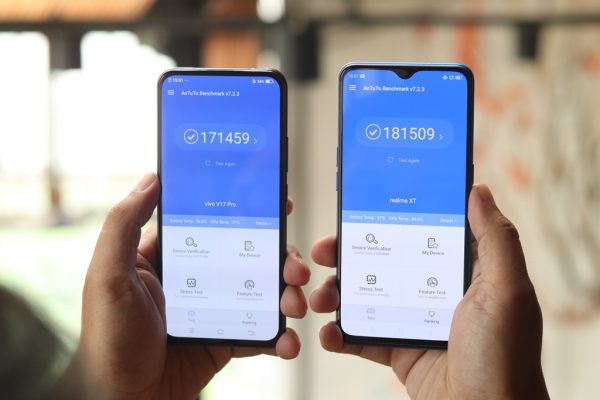 realme xt vs vivo v17 pro (21)