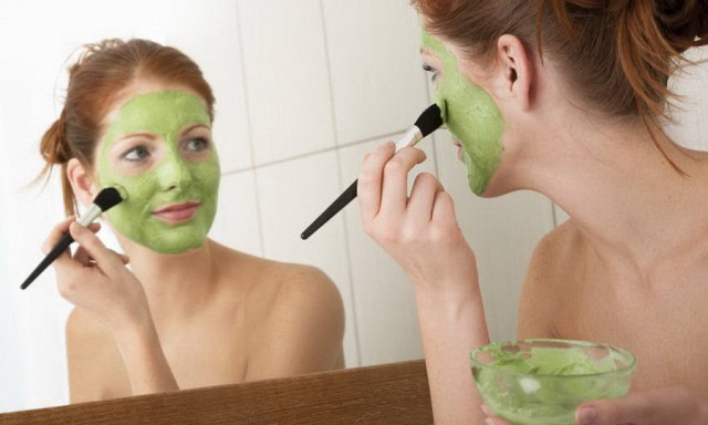 mascara-de-abacate-com-tomate-para-dar-um-fim-nas-espinhas | Dicas de Saúde