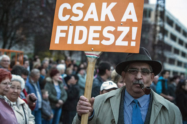 OGY2014 - kormány - A ceglédi uszoda átadása