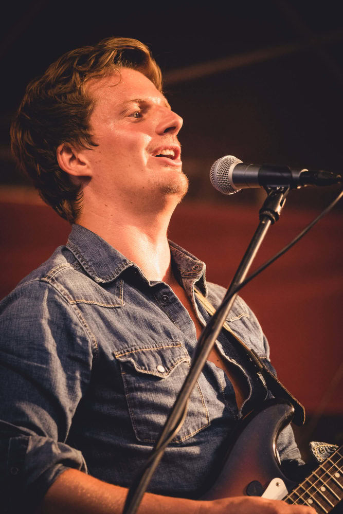 Georg Latz singt