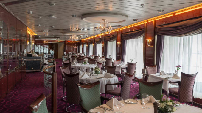 Im kleinen Teil des Hauptrestaurants gelten feste Tischzeiten