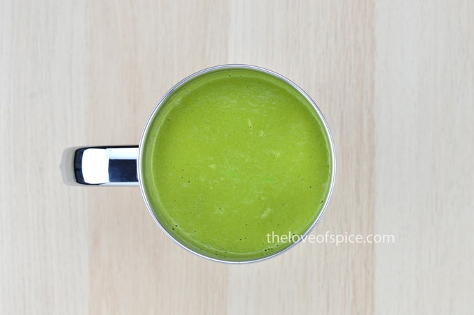 green sandwich chutney in a mixer jar