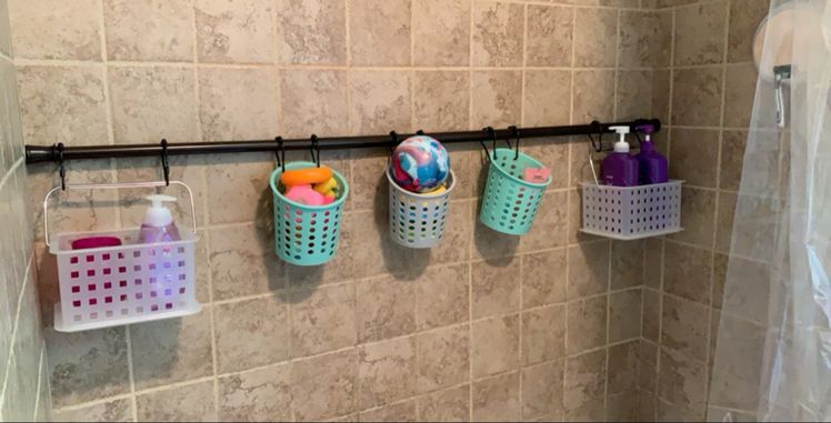 small bathroom storage ideas-extra shower rod in bathtub to organize