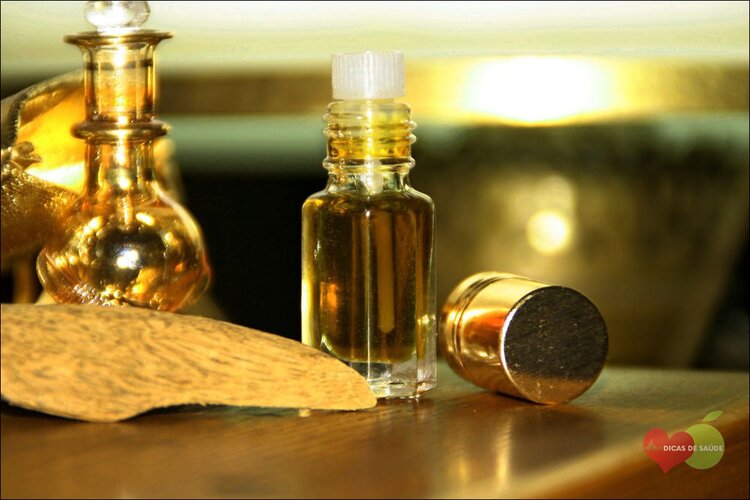 Aceite de Agarwood | Dicas de Saúde Benefícios do Óleo de Agarwood