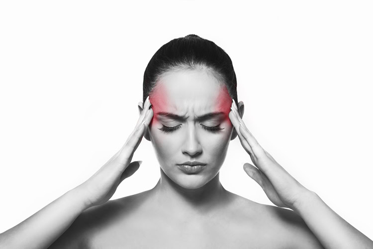 Woman suffering from the head ache | Dicas de Saúde
