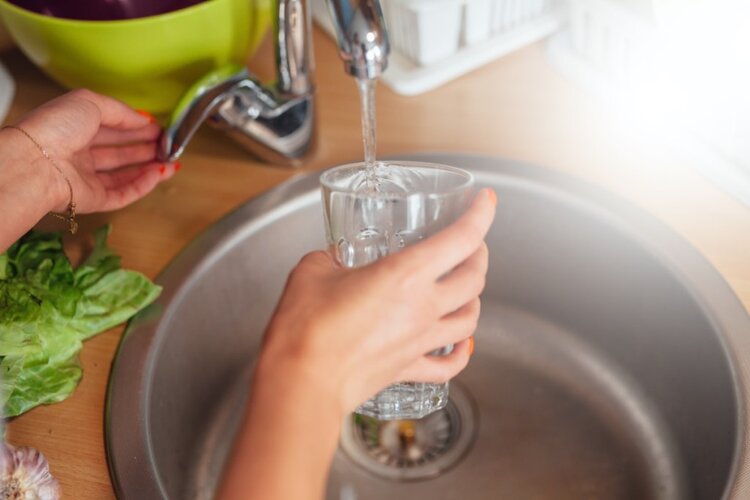 água para pele seca água para pele seca