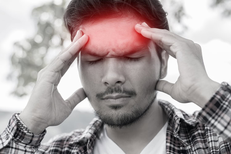 Handsome hipster man with a headache. | Dicas de Saúde