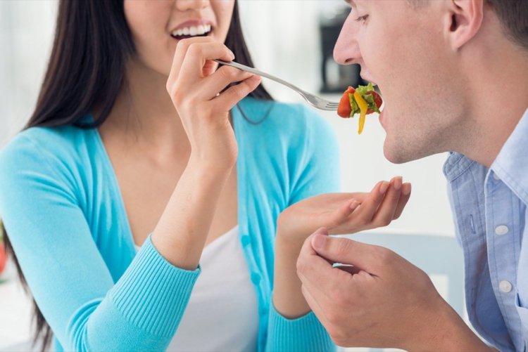 compartilhar alimentos e bebidas pode transmite coronavirus | Dicas de Saúde