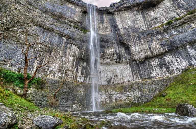 The limestone rock formation at Mallam Cove