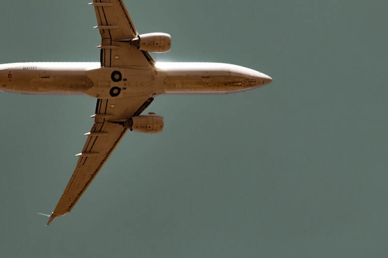 С помощью Flyradar24 такие самолеты могут отслеживаться бесплатно и в режиме реального времени.