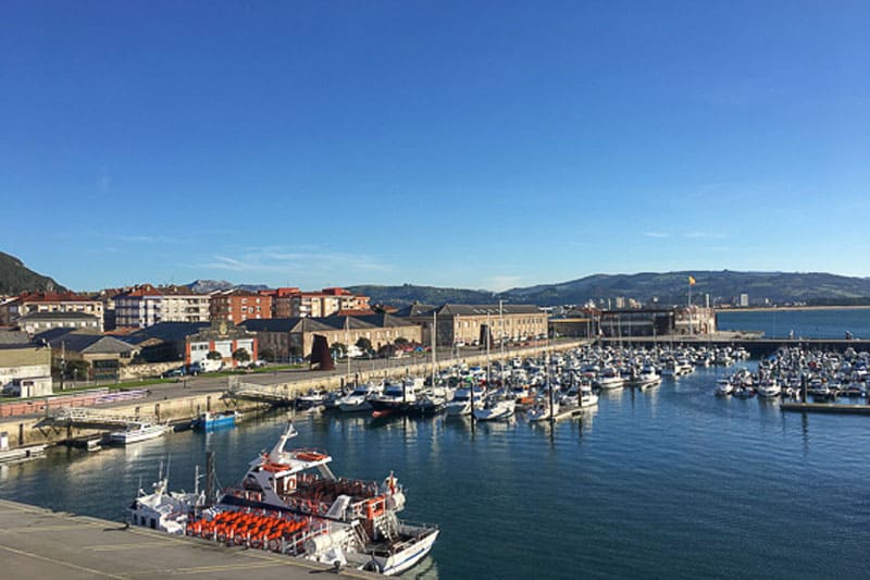 hazteunbus.es -Excursiones en Asturias: Visitas y Excursiones en Asturias 1 Excursión a Santoña puerto desde Asturias