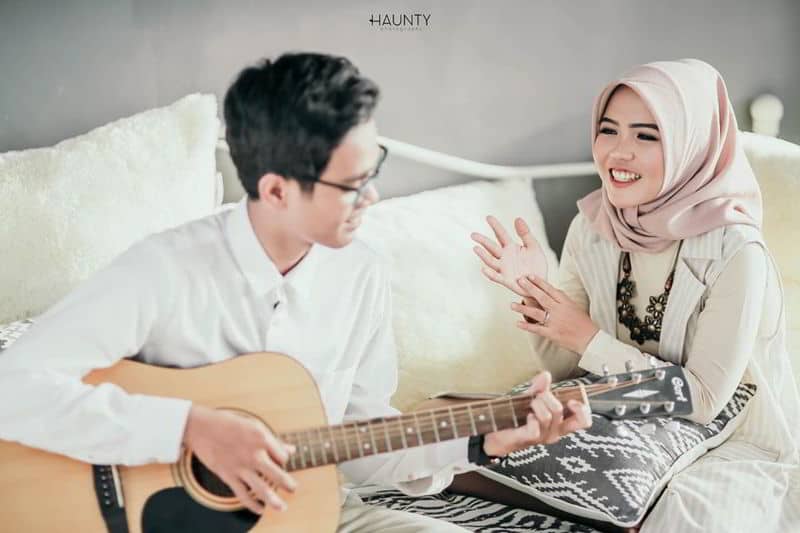 10 Inspirasi Foto Prewedding Hijab Terbaik (Tren 2020)