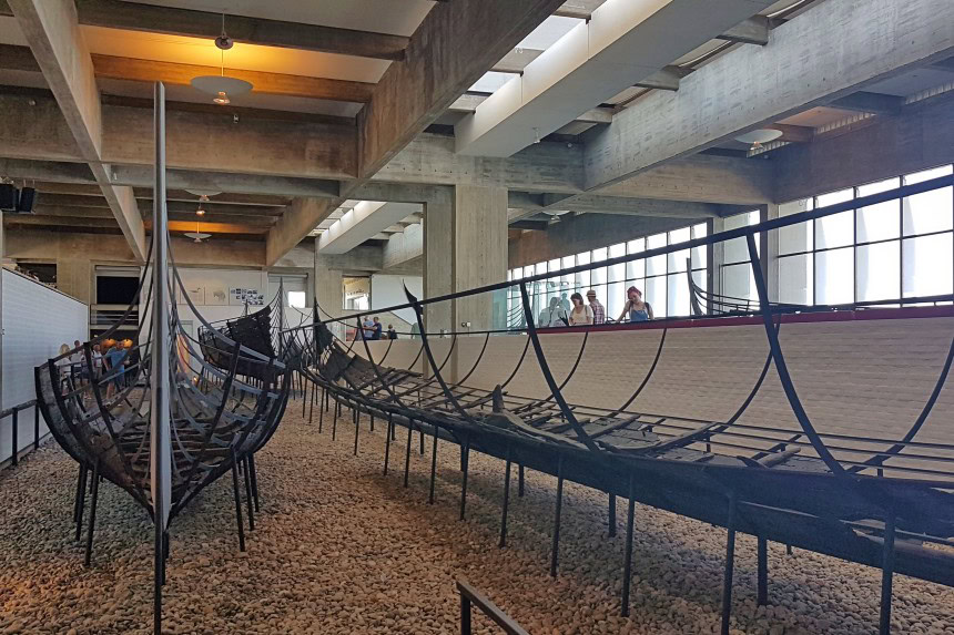 galería de naves vikingas en Roskilde