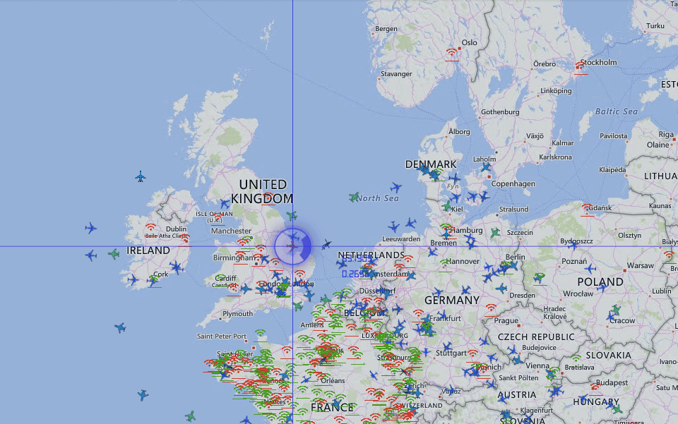 RadarVirtuel - a map section shows flight movements in real time.